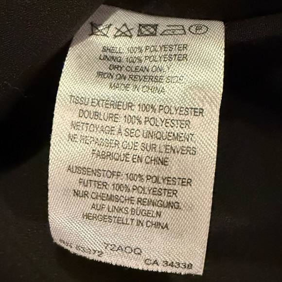 French Connection Black w/Blk Shimmery Polka Dot Sleeveless Open V Front Blouse - Picture 3 of 7